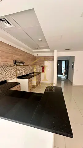 SPACIOUS 2BR | VACANT | READY TO MOVE IN