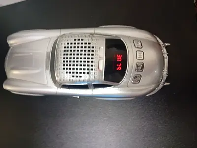 Car-shaped Portable FM Radio with Speaker and Digital Display