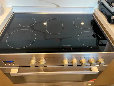 Media brand like new Electric cooker very good working new model 90/60cm delivery with warranty
