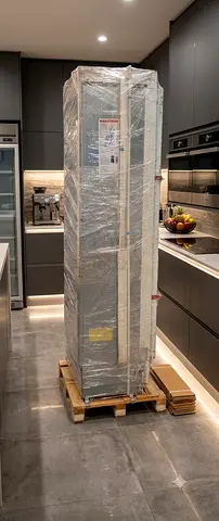 GAGGENAU latest model  RF413301 brand new freezer with water depanser fully-integrated built-in mode