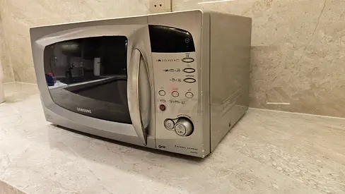 Used Samsung Microwave Oven  Grill - 20L, Silver