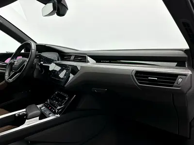 صورة 10 لـ 2024 AUDI Q8 E-TRON