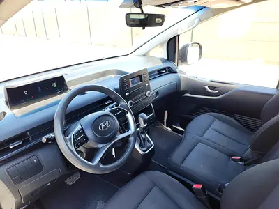 2023 Hyundai STARIA photo 10