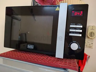 Used countertop microwave oven - working, good condition