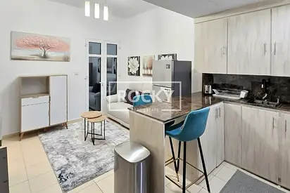 Furnished | Upgraded | Mid Floor