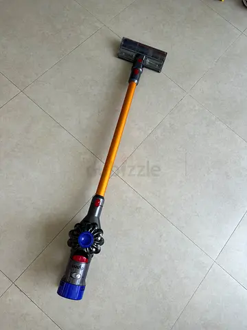 Dyson v10 vacuum cleaner with all attachments - needs replacement battery