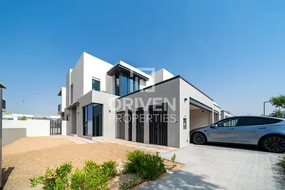 Good Deal | Vastu Compliant | Single Row