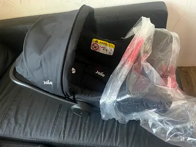 Joie infant car seat (rear-facing) - good condition
