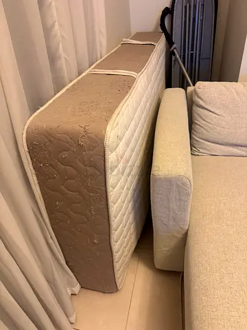 Mantras and desk for free
