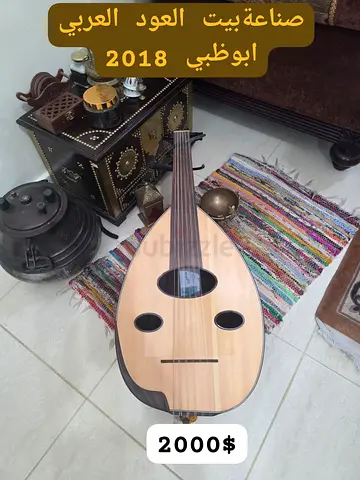 عود ، صناعة بيت العود العربي ، أبوظبي،القصعة سيسم
الوجه سابروس
المفاتيح ابانوس 
الاوتار بيراميد لوت