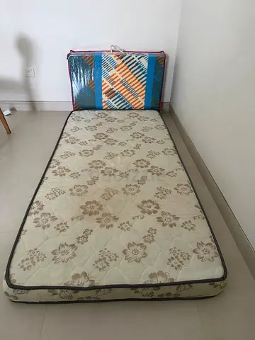 Single Foam Mattress in excellent Condition - Floral Pattern with a foldable brand new mattress