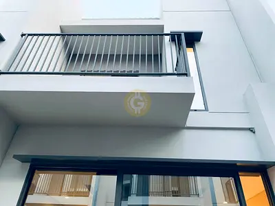 Modern 2BR TH | Close to DT | Courtyard & Garden | Great Location