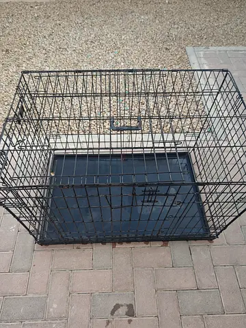 Medium metal pet crate with removable tray — good condition