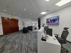 Vacant | Next to metro | Fully fitted