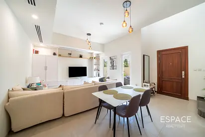 Exclusive | Close to Mall | Near Pool