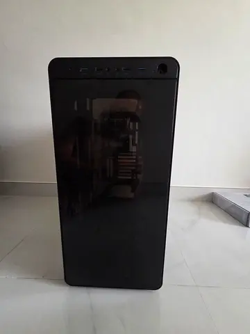 Mid-tower PC case with tempered glass side panel (black) - good condition