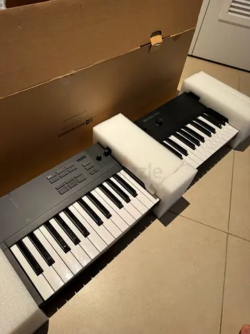 Native Instruments Komplete Kontrol A61 Smart Midi Keyboard (61 keys)