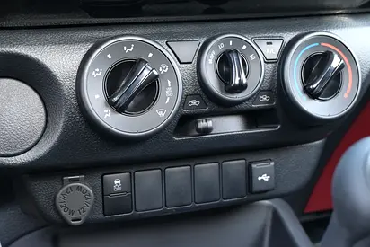 صورة 10 لـ 2025 Toyota HILUX