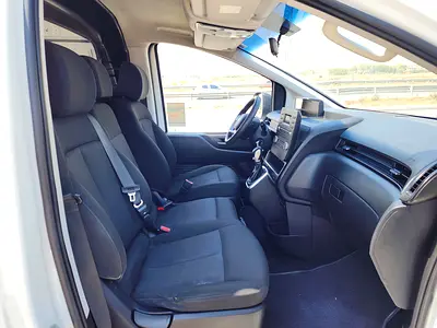 2023 Hyundai STARIA photo 11