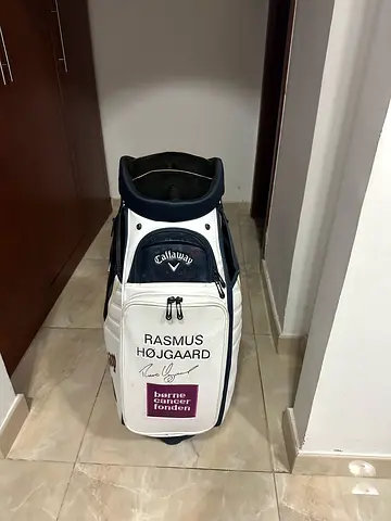 Professional golf bag (signed)