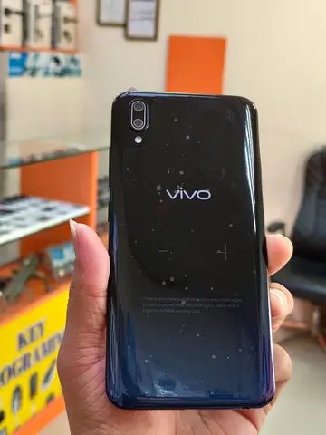 Vivo Y93 smartphone - good working condition, minor back scratches