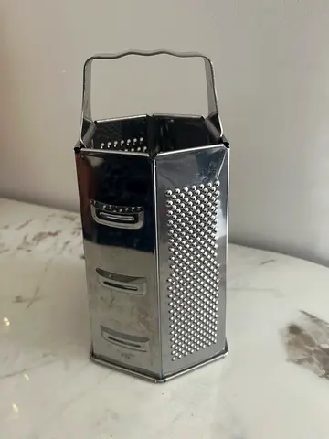 Vegetable grater