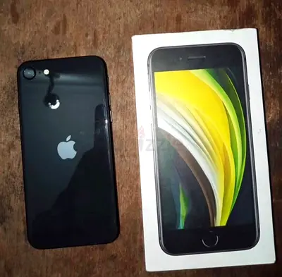 iPhone se 2020 64 with box