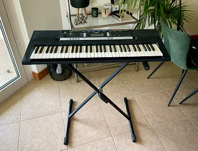 Yamaha PSR-E24 Keyboard - Like New