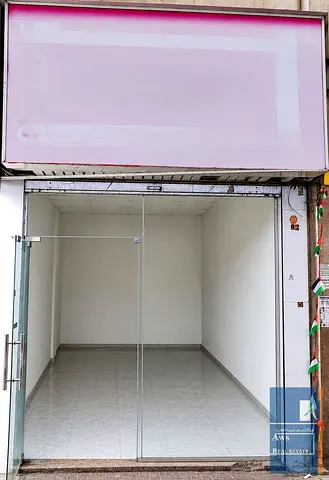 Affordable Shop in Bur Dubai, Surrounded by Residential Buildings