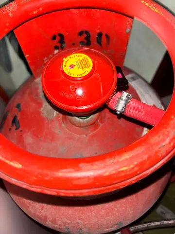Emirates LPG Gas Cylinder with Regulator and Stove