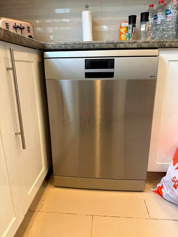 Siemens IQ700 3Rack Dishwasher with WIFI excellent condition