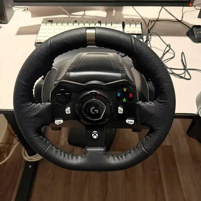 Logitech G920 Racing Wheel with gear