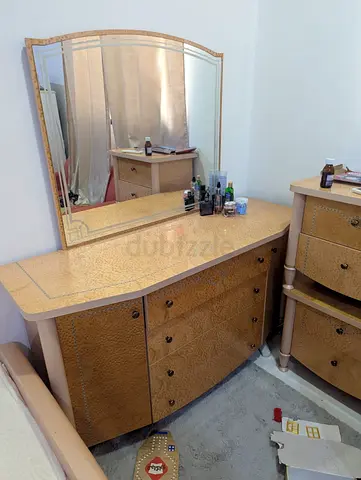Bed set @ Wooden dresser with large mirror - good condition