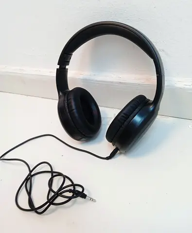Wired over-ear headphones — good working condition