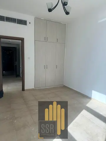 PRIME LOCATION EASY ACCESS 2 STADIUM BY BUS CHILLER FREE 1 MONTH FREE 40K/4 CHQ AL NAHDA SHARJAH BORDER