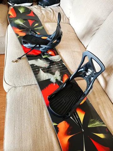 **FINAL PRICE** Burton Dejavu Flying V womens snowboard 146cm