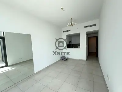 Bright 1 BR | Vacant | Well-Maintained