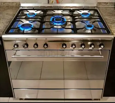 Smeg Italy 5 Burner full gas cooker Range size 90cm Exellent Condition