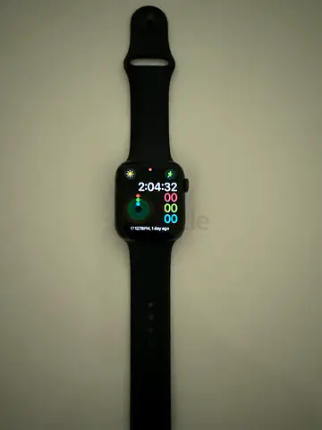 Apple Watch SE 44mm (cellular +Wifi) Series (Black) - Good Working Condition with charger