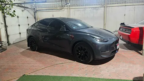 Tesla Model Y Long Range 2023 - American Specs - - Pristine Condition