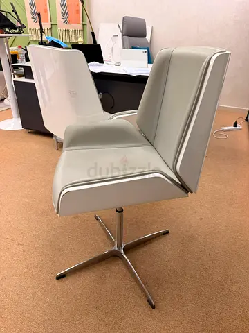 Modern Swivel Office / Conference Chair – Light Gray