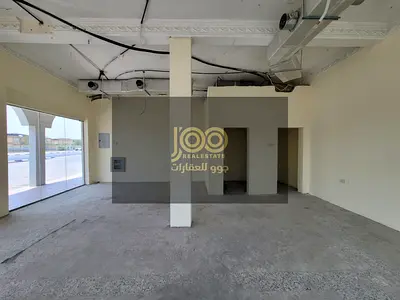 850 قدم² | محل كونر | شارع عام | حمام | 4 شيكات | جميع الأنشطة مسموحة عدا المطاعم