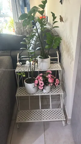 White metal 3-tier plant stand / shelf — good condition