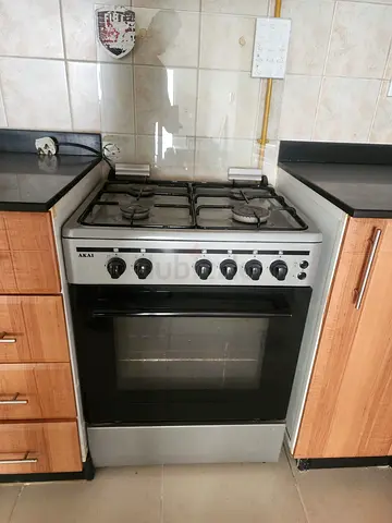 AKAI freestanding gas cooker with oven - good working condition