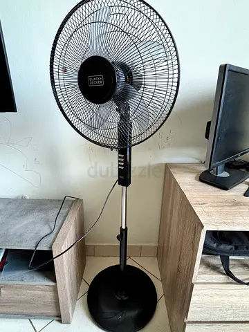 Black pedestal standing fan - working condition, adjustable height