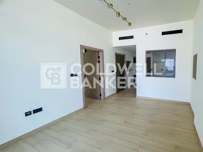 Closed Kitchen | Cummunity View | Mid Floor