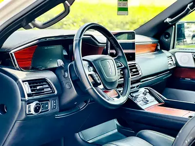 صورة 8 لـ 2019 Lincoln NAVIGATOR