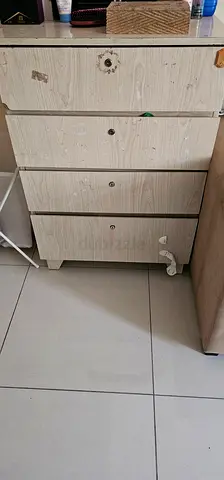 Chest of drawer