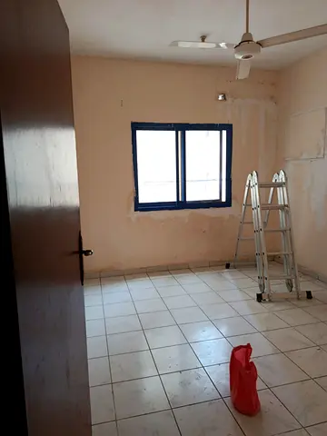 For annual rent in Sharjah Al Butina One-bedroom apartment with a living room, excellent space AC is the tenant's responsibility, close to all areas E