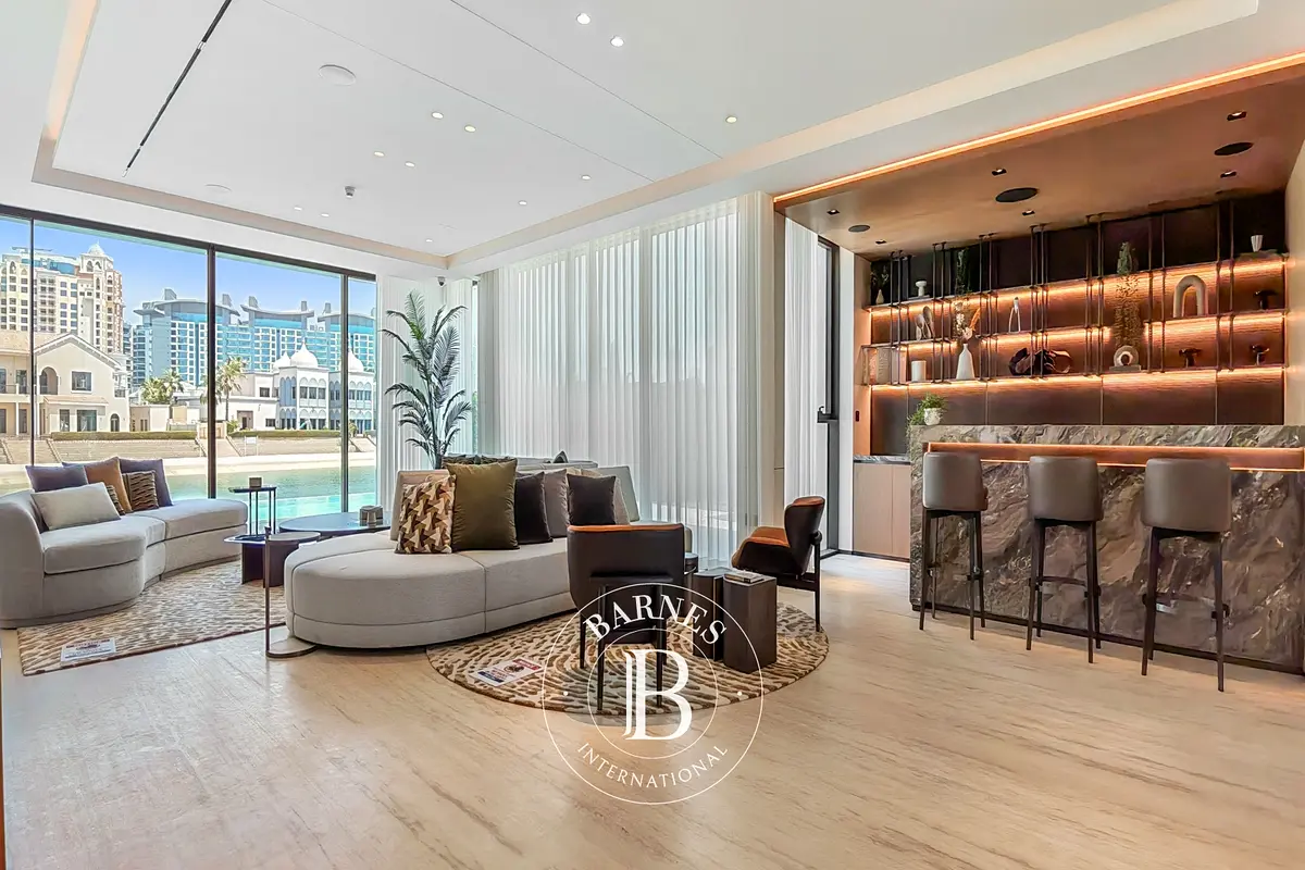 Beachfront & Vacant | Fully Renovated & Furnished